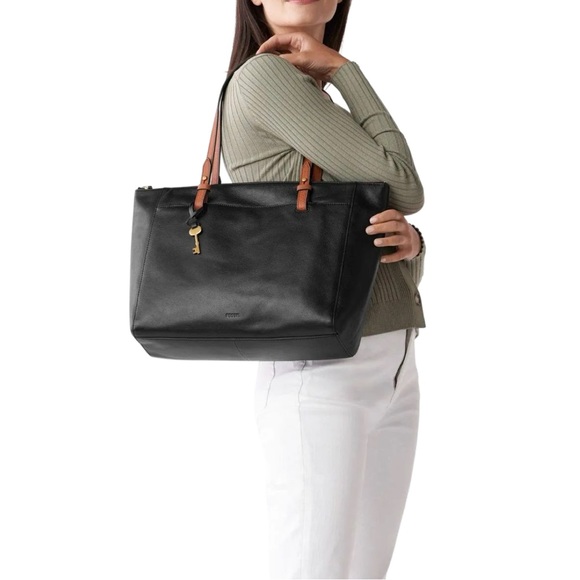 Fossil Handbags - ALMOST LIKE NEW! Fossil Rachel Leather Tote in Black Leather
